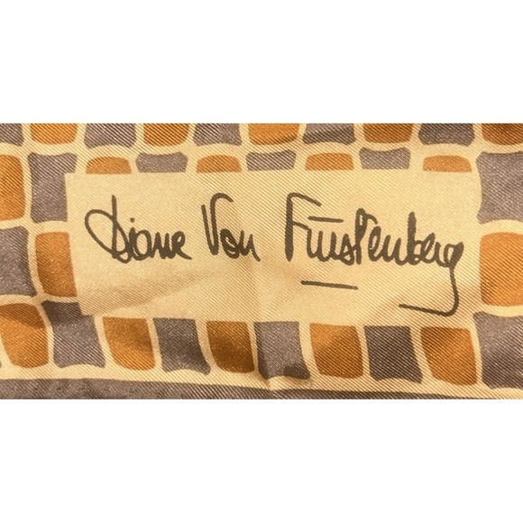 Diane Von Furstenberg for Baar & Beards All Silk Vintage Square Scarf Made Japan - Picture 2 of 4